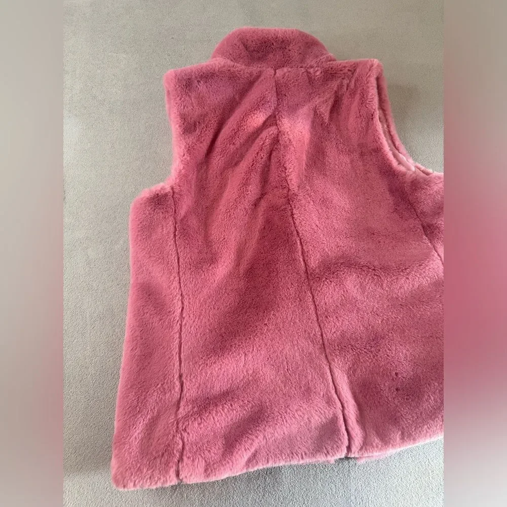 J Crew Women’s faux fur vest from J Crew size M - Picture 11 of 16